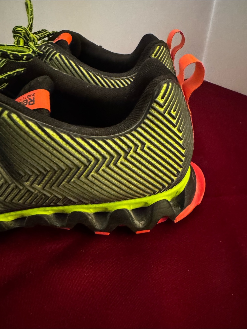 Reebok Zigmaze Lime Running Sneaker Men 9 Athletic Marathon Neon Zigtech EUC - Picture 15 of 16